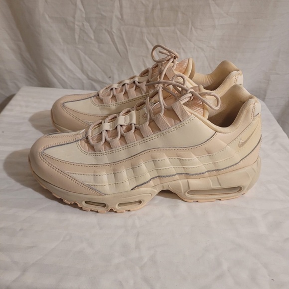 Shoes - WOMEN 95 AIR MAX IN PEACH EDITION